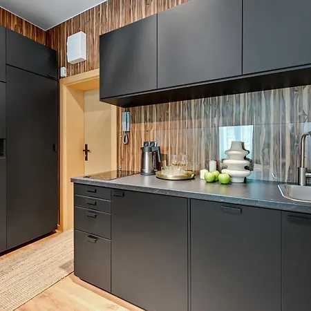 Apartment Dr - Side Premium