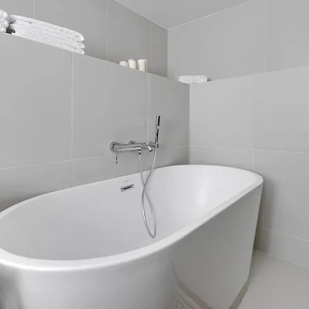 Apartment Dr - Side Premium *